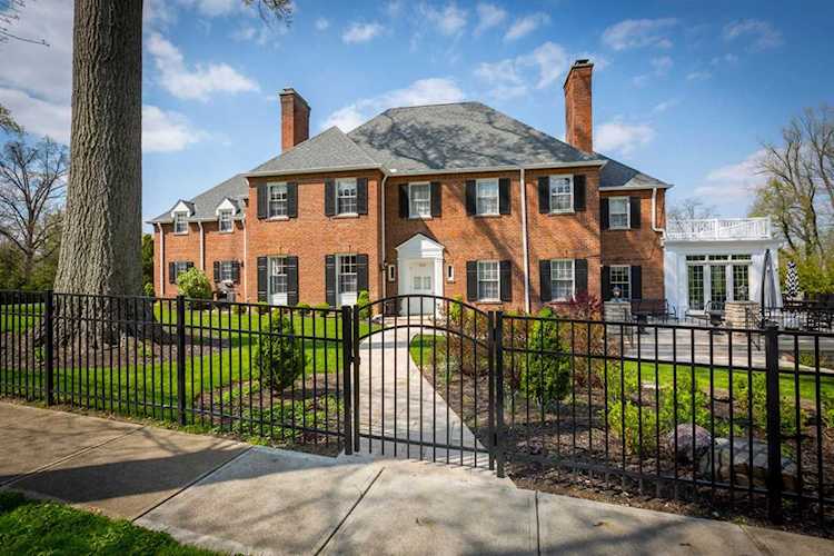 1204 W Rookwood Drive Cincinnati, OH 45208