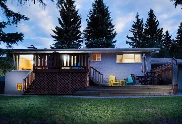 38 Oaklawn Place SW Calgary, AB T2V 3Z1