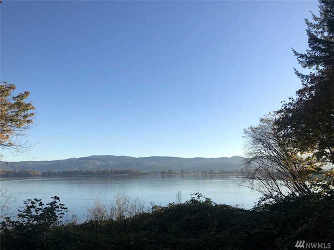 9 Wildwood Lane Cathlamet, WA 98612