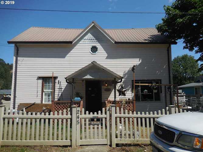245 NE Balm St Sheridan, OR 97378