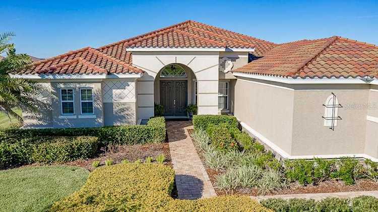 218 E 170th St Bradenton, FL 34212 | MLS A4453158 Photo 1