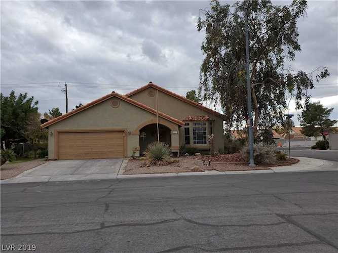 4335 Twin Peaks Dr North Las Vegas, NV 89032