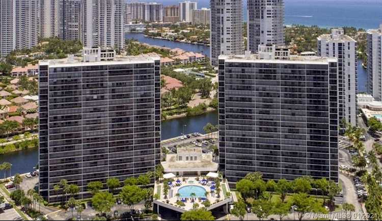 3731 N Country Club Dr #624 Aventura, FL 33180