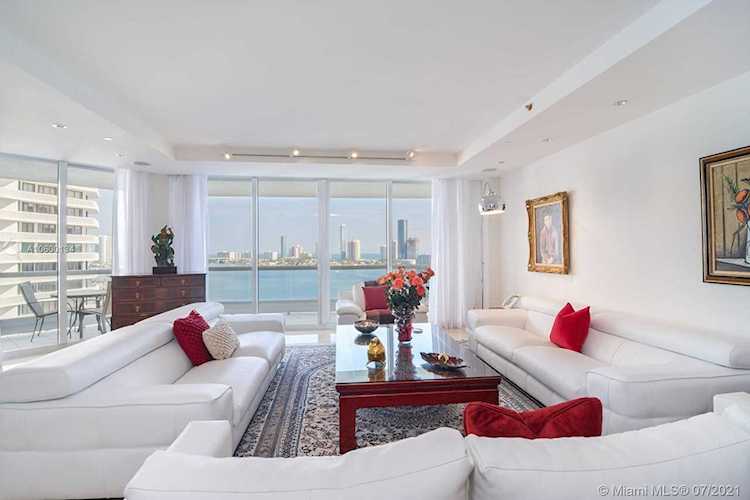 2600 Island Blvd #1705 Aventura, FL 33160