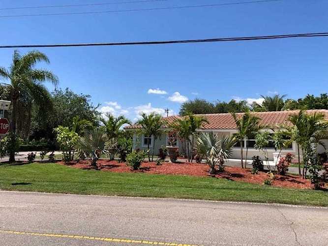 8219 W Lake Drive Lake Clarke Shores, FL 33406