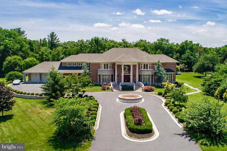44 Landing Ct Moorestown, NJ 08057