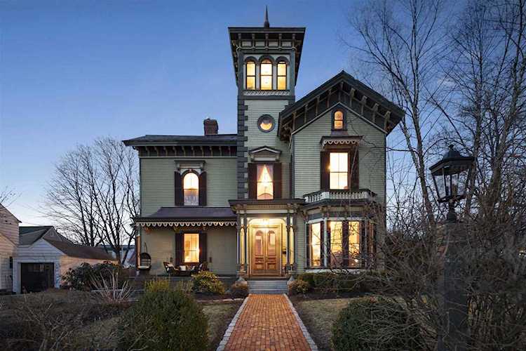 220 Myrtle St Manchester, NH 03103