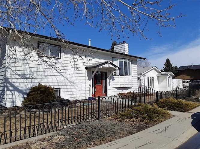 804 6 Avenue SE High River, AB T1V 1K8