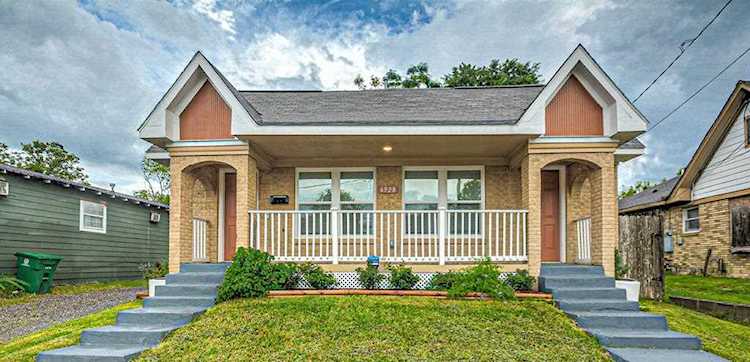 6928 J W Peavy Dr Houston, TX 77011