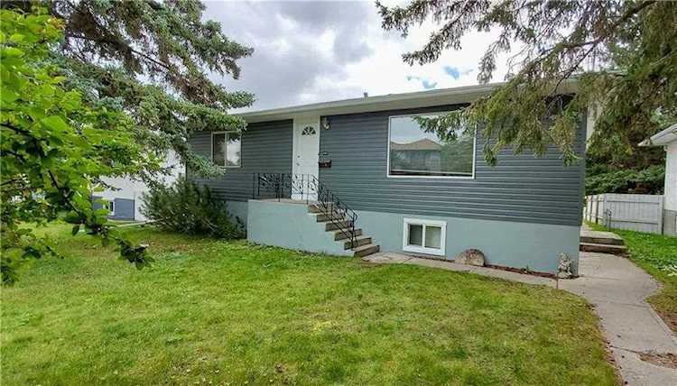4332 2 Street NW Calgary, AB T2K 0Z1