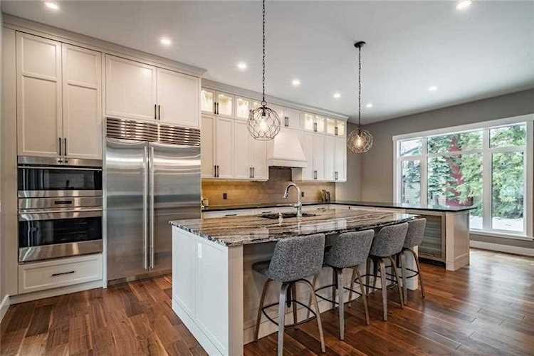 6908 Kent Place SW Calgary, AB T2C 2M2