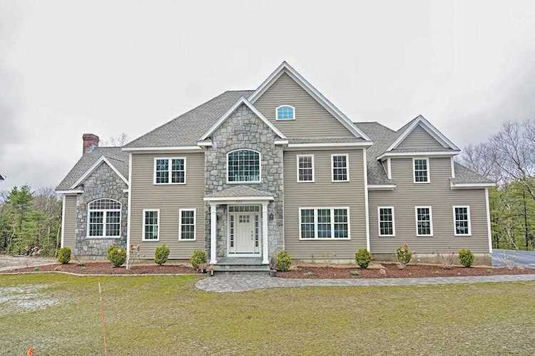 136 Oak Trl Bolton, MA 01740