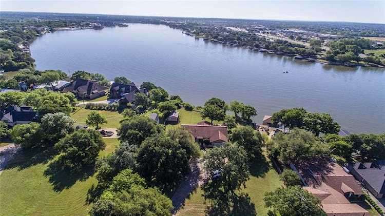 400 W Atchley Drive Granbury, TX 76048
