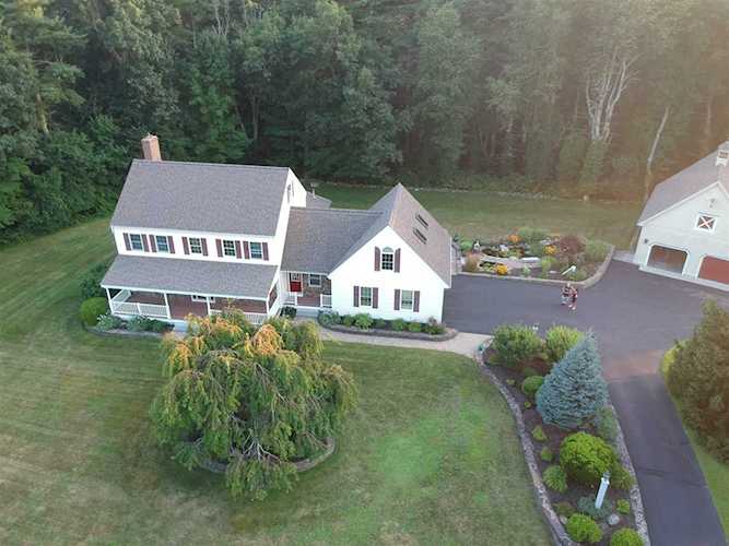 1 Fox Hollow Ct East Kingston, NH 03827
