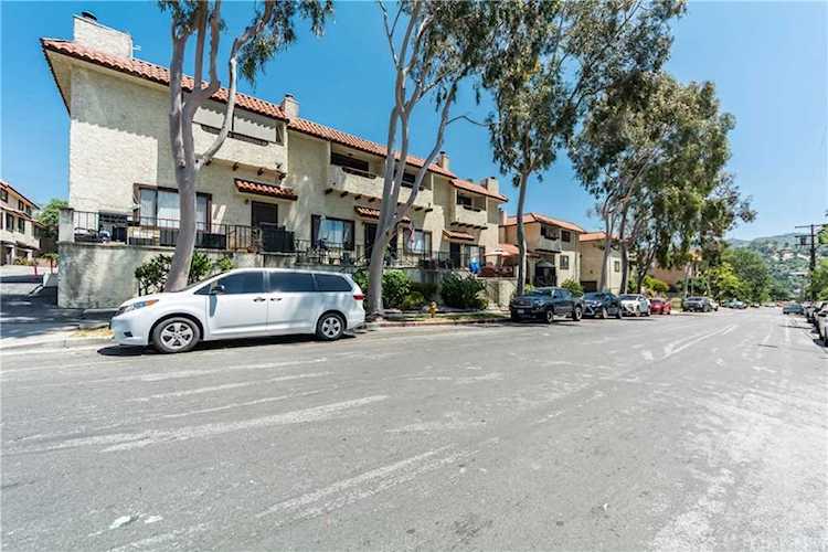 10142 Samoa Avenue #11 Tujunga, CA 91042
