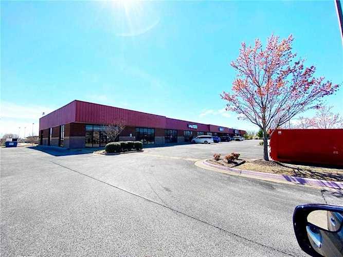 2100 W Hudson Rd Rogers, AR 72756