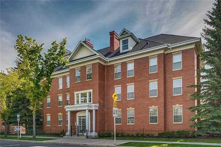 32 Inverness Square SE #301 Calgary, AB T2Z 2Y9