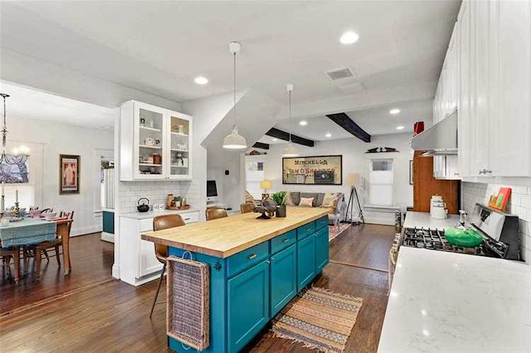 206 N Edgefield Avenue Dallas, TX 75208