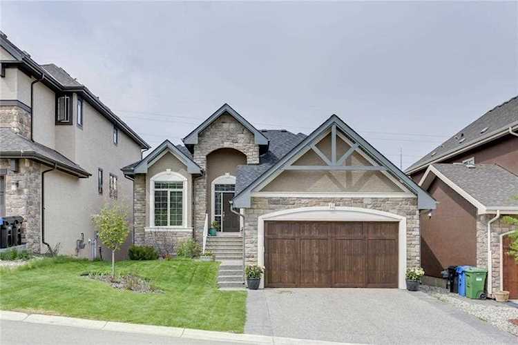 12 Ascot Rise SW Calgary, AB T3H 0T9