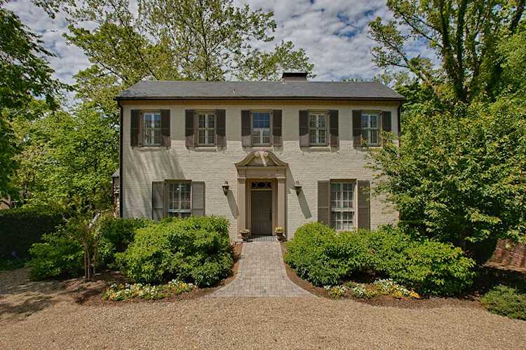 3935 Kingston Pike Knoxville, TN 37919