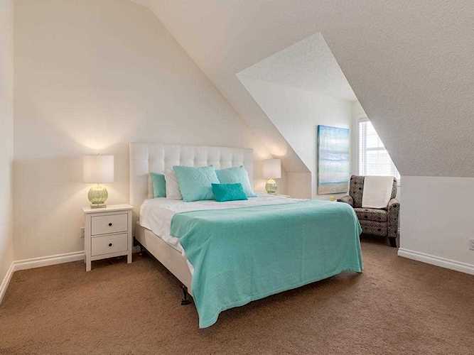 2949 Peacekeepers Way SW Calgary, AB T3E 7R5