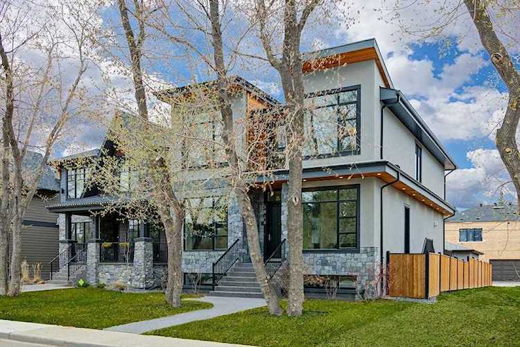 5848 Bowwater Crescent NW Calgary, AB T3B 2E2