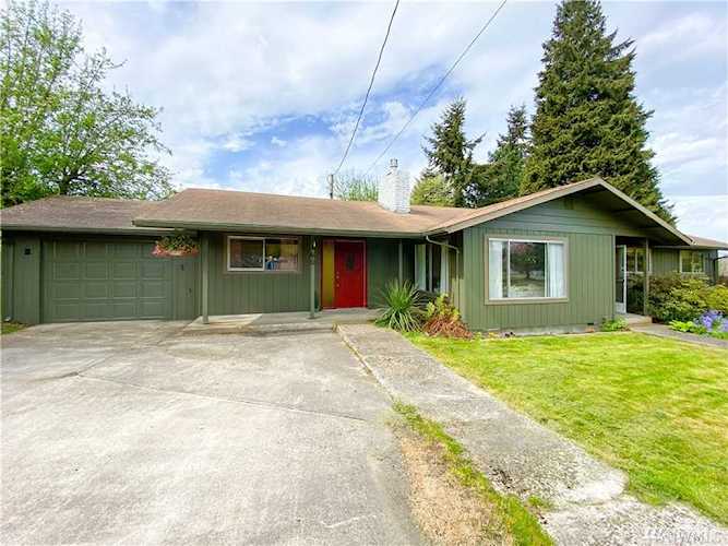 460 S 3rd St Cathlamet, WA 98612