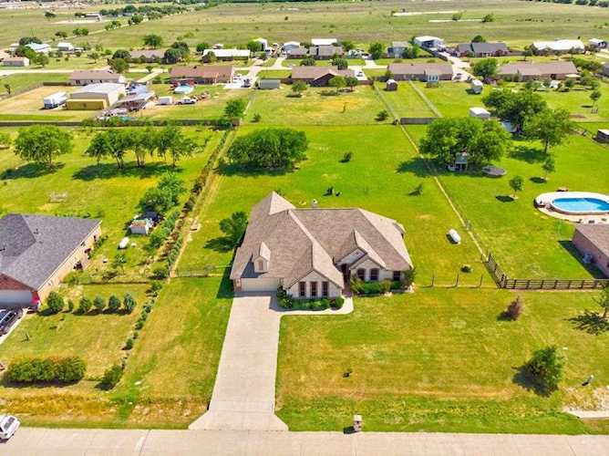 10329 Pheasant Run Justin, TX 76247