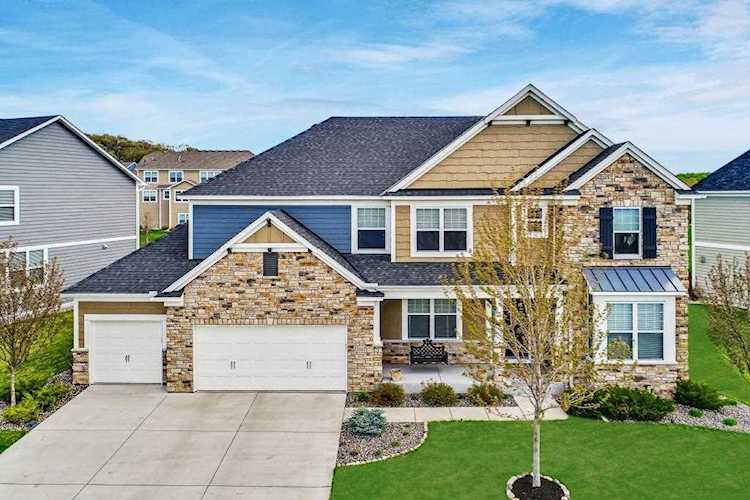 11247 Whitewater Drive Woodbury, MN 55129