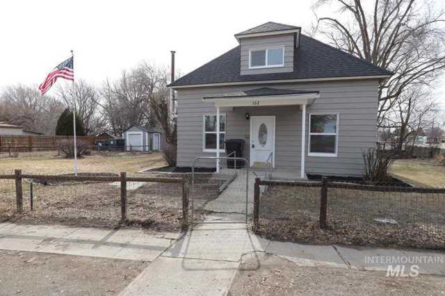102 E 2nd St. Shoshone, ID 83352