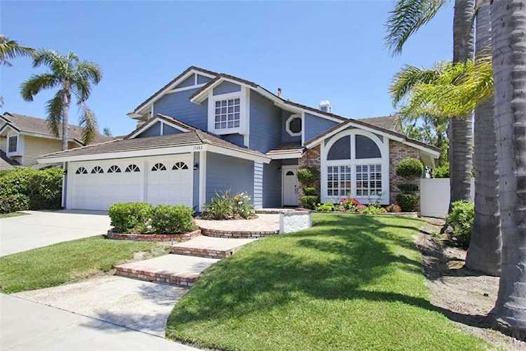 17682 Crestmoor Lane Huntington Beach, CA 92649