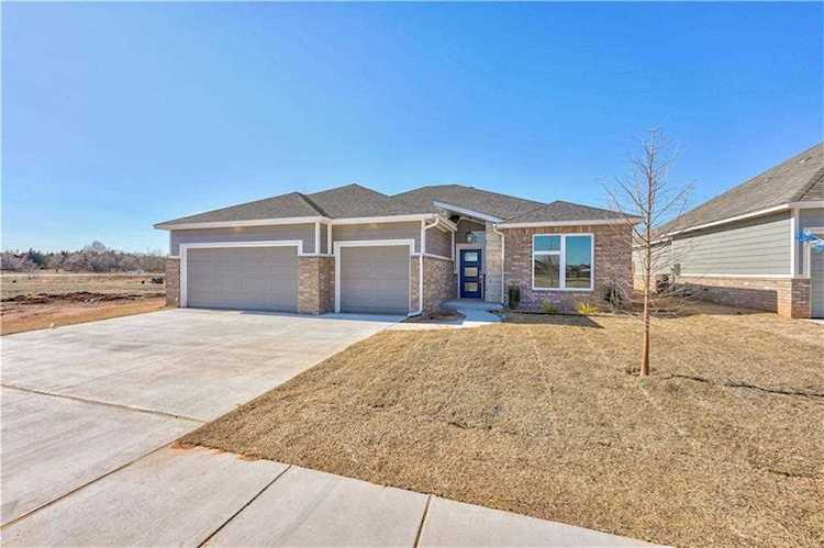 1817 Sara Vista Dr Yukon, OK 73099