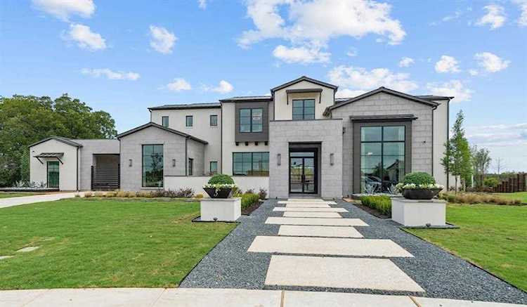 1105 High Court Southlake, TX 76092