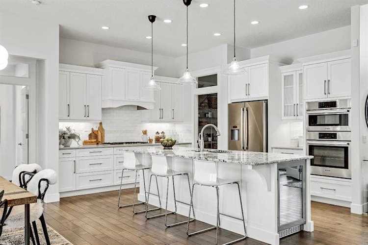 17 Whispering Springs Way Heritage Pointe, AB T1S 4K4