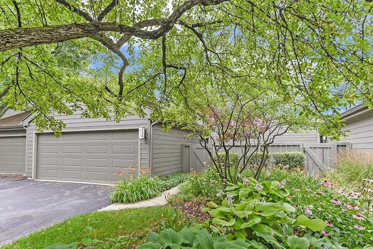 314 Oak Hill Rd Lake Barrington, IL 60010