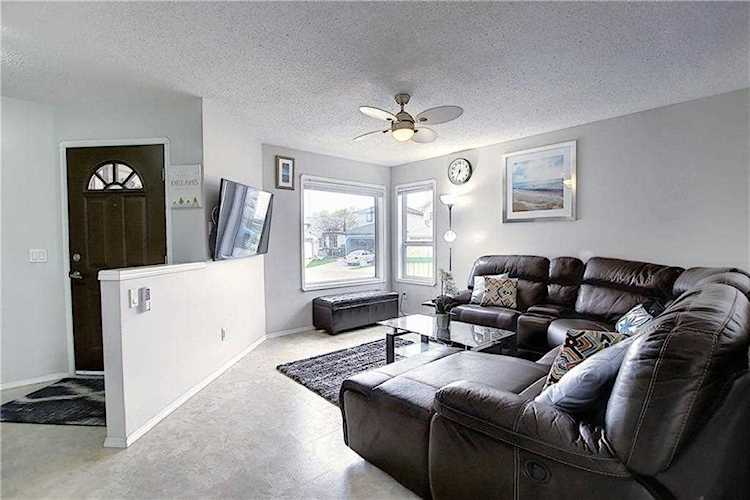 148 Appleside Close SE Calgary, AB T2A 7T9