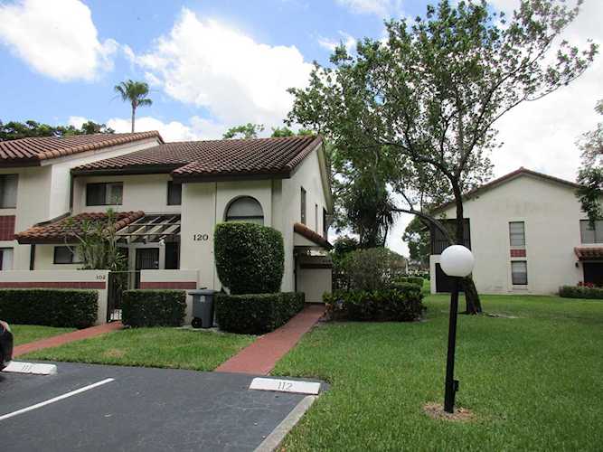 10343 S Circle Lake Drive #102 Boynton Beach, FL 33437