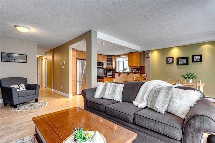 806 9A St NW #10 Calgary, AB T2N 1V1
