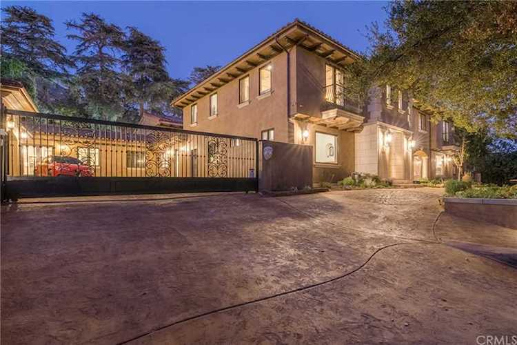 2025 Braeburn Road Altadena, CA 91001