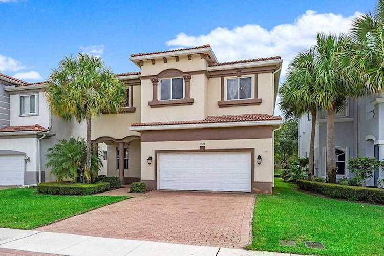 1028 Grove Park Circle Boynton Beach, FL 33436