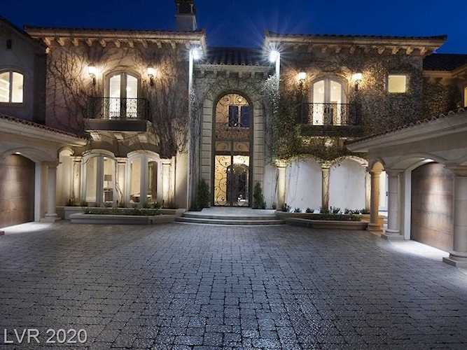 9017 Grove Crest Ln Las Vegas, NV 89134
