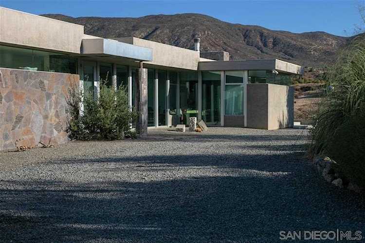 27863 Hell Creek Road Valley Center, CA 92082