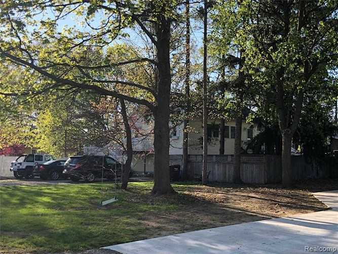 1029 E Unadilla St Pinckney Vlg, MI 48169