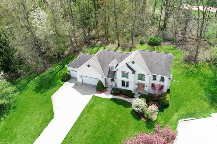 184 SW Summerfield Ct Grandville, MI 49418
