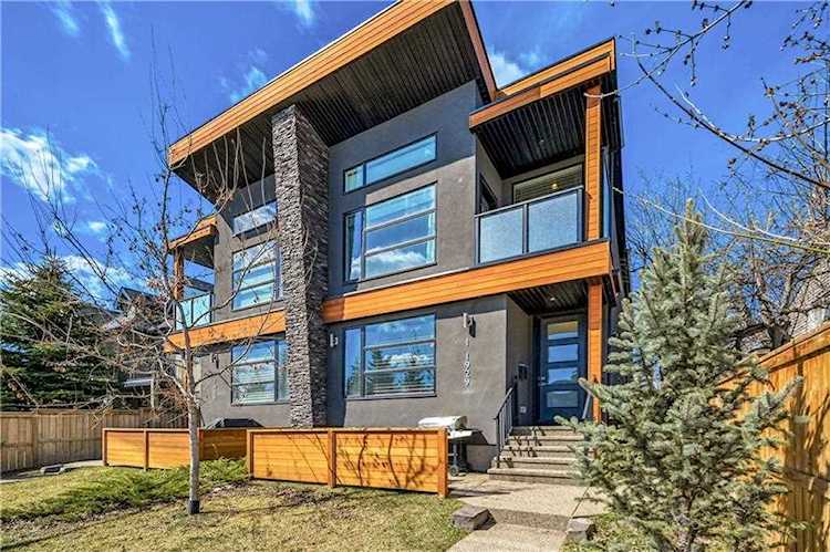 1929 24 St SW #1 Calgary, AB T3E 1S9