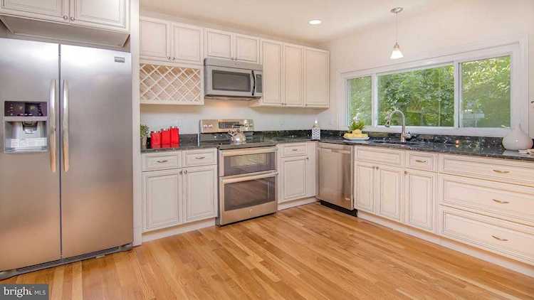 1240 Titania Ln Mclean, VA 22102