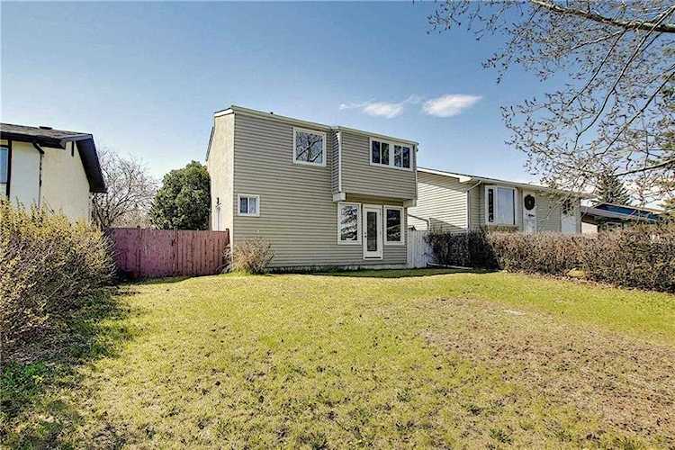 3024 32A Avenue SE Calgary, AB T2B 0J3
