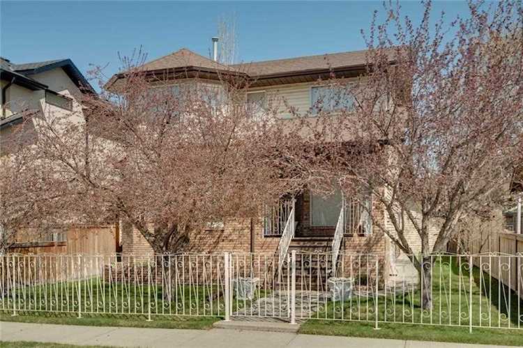 1426 2A Street NW Calgary, AB T2M 2X4