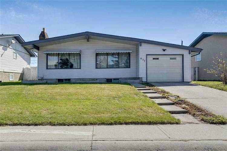 632 55 Street SE Calgary, AB T2A 3R6