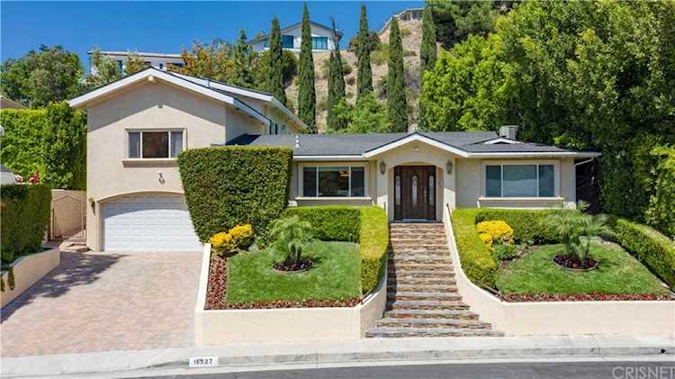 11327 Dona Pegita Drive Studio City, CA 91604